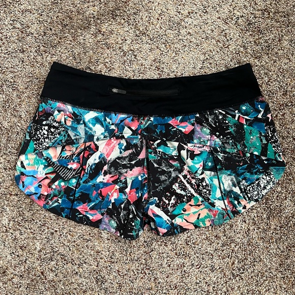 Lululemon Speed Up shorts - size 6 - Picture 2 of 4
